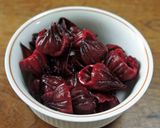 ローゼルの塩漬けで混ぜご飯作り方1写真