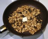 卵いらずの二色丼!鶏胸そぼろガリバタ醤油作り方4写真