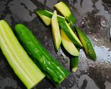 胡瓜とハーブソルトの鬼旨ペペロン炒め作り方1写真