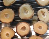 焼きしいたけときゅうりの胡麻しょうゆ和え。作り方1写真