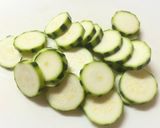 チーズをまとったズッキーニ炒め作り方1写真