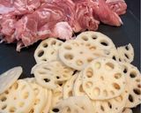 今夜の晩御飯に♩豚こま肉と蓮根の甘酢炒め作り方1写真
