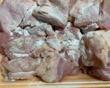 鶏肉と小松菜・しめじの味噌マヨ炒め☆作り方1写真
