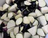 豚バラと茄子とミニトマトの生姜炒め作り方1写真