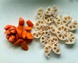 簡単！蓮根こんにゃく人参の煮物作り方1写真