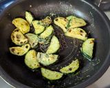 5分で♡ズッキーニのカレーチーズマヨ炒め作り方3写真