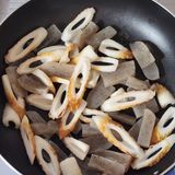 お弁当作り置きにも!ちくわとこんにゃくの甘辛炒め作り方2写真