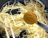 細切りじゃがいものマヨネーズ炒め　カレー風味作り方6写真