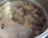 出汁から作った鶏肉と卵の温かい蕎麦作り方3写真
