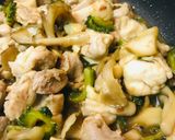 鶏肉＆キノコのゴーヤー玉子チャンプルー作り方3写真