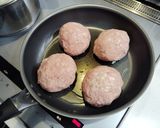 半熟玉子丸ごと入ったハンバーグ作り方5写真