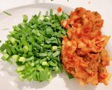 いつもの餃子をアレンジ♪旨辛キムチ餃子作り方1写真