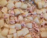 副菜に！ジャガイモと鶏ひき肉の炒め物。作り方2写真