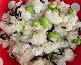 おむすび屋さん風！塩昆布と枝豆のおにぎり作り方2写真