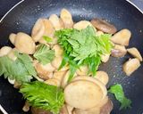 エリンギと大葉の炒め＊めんつゆバター作り方3写真
