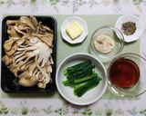 簡単夕飯主菜小松菜と舞茸と豚こまのバター醬油炒め作り方1写真