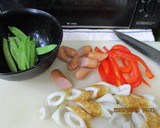 ウィンナーときぬさや豆のケチャ炒め😋♪作り方1写真