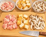 鶏肉と厚揚げ・しめじの炒め🍳作り方1写真