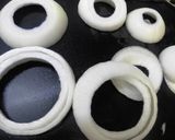 オニオンリングの豚バラロール味噌ソテー作り方1写真