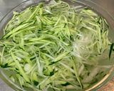 ご飯が進む！豚ときのこの黒酢辛子ソース作り方1写真