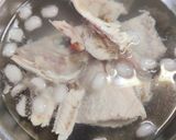 鯛のアラ汁（コンソメ味）作り方1写真