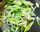 鶏肉と長ネギの青いところのあまから炒め作り方1写真