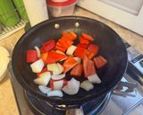 揚げない！鶏もも肉とナッツのピリ辛炒め作り方1写真