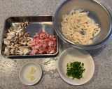 蓮根としめじの和風パスタ（肉入り）作り方1写真