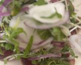 切って乗せるだけ！カツオのたたきサラダ😋作り方5写真