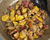 鶏肉とさつまいもの甘酢ごま絡め作り方4写真