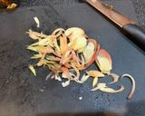 【男料理】夏野菜！ナスとなめことミョウガの味噌汁作り方3写真