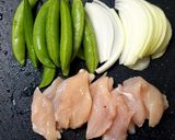鶏肉とスナップえんどうのケチャップ炒め作り方2写真