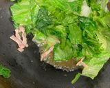 レタス外葉とベーコンの炒め物作り方4写真