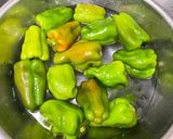 美活⭐︎鶏ガラスープと鰹出汁で丸ごとピーマン煮作り方1写真