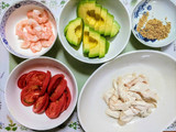 簡単ランチ！アボカド鶏ささみの冷やし中華