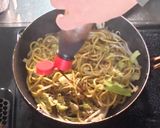 残り物のカレーで！かけるだけカレー焼そば作り方3写真