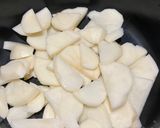 じゃがいもと玉ねぎのコンソメチーズ煮作り方1写真