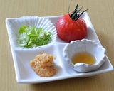 レンジで！ 新玉ねぎのトマトみそだれがけ作り方1写真