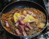 日本蕎麦のベーコンキムチ卵の醤油焼きそば作り方12写真