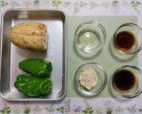 簡単！れんこんとピーマンと鶏もも肉の黒酢炒め作り方1写真
