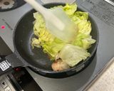 ぷりしゃき♪エビとレタスの塩麹炒め作り方5写真