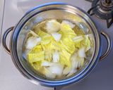 白菜と豚バラ肉のうどん鍋作り方3写真