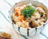 乗せて炊飯♩『鮭としめじの炊き込みご飯』作り方5写真