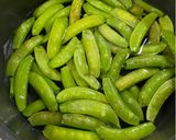 スナップえんどう豆とサバ缶のソテー作り方1写真