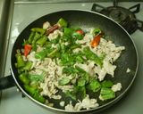 ガパオライス・炒め物と目玉焼き載せご飯・かんたん作り方3写真