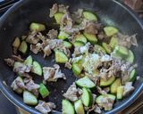 時短で旨!ズッキーニと豚肉マヨポン酢炒め作り方3写真