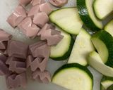 ズッキーニと魚肉ソーセージのオムレツ作り方1写真