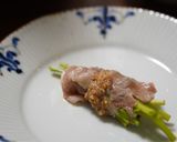 セリとえのきの豚ロース巻き　ごまだれがけ作り方4写真