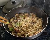 乾麺と鶏皮で焼きうどん作り方5写真