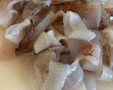 田舎料理*里芋とイカorタコの煮物作り方2写真